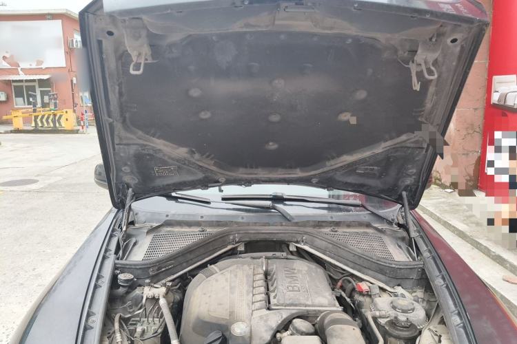 Used BMW X5  Engine Bay
