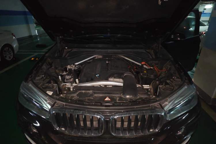 Used BMW X5 2013 xDrive35i Leading Model Engine Bay