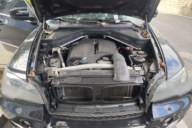 Used BMW X5 2013 xDrive35i Leading Model Engine Bay