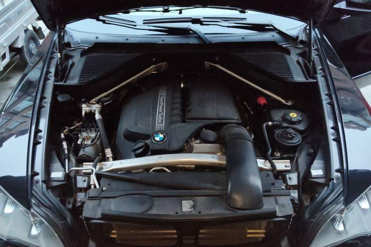 Used BMW X5 2013 xDrive35i Leading Model Engine Bay