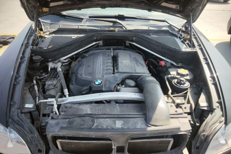 Used BMW X5 2013 xDrive35i Leading Model Engine Bay