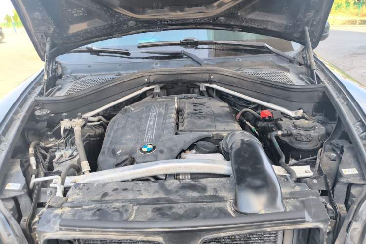 Used BMW X5 2013 xDrive35i Leading Model Engine Bay