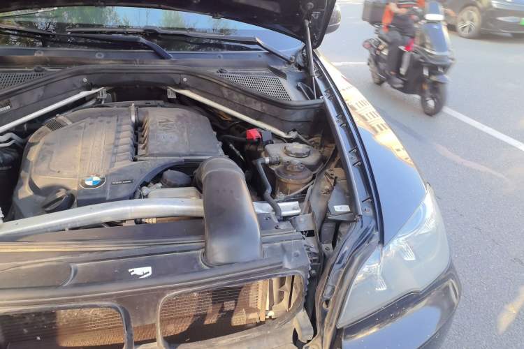 Used BMW X5 2013 xDrive35i U.S. specification Engine Bay Left