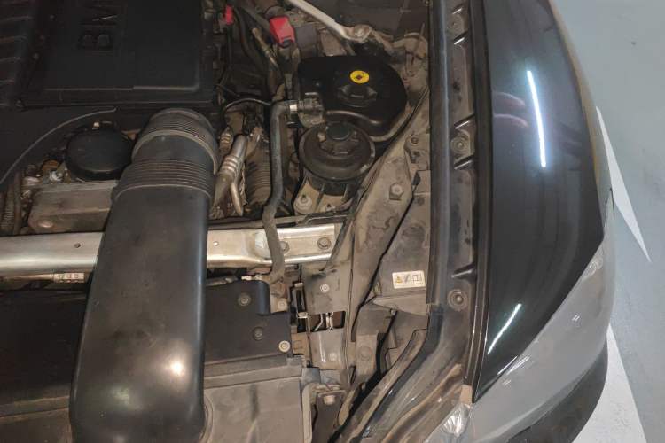 Used BMW X5 2013 xDrive35i Luxury Edition Engine Bay Left