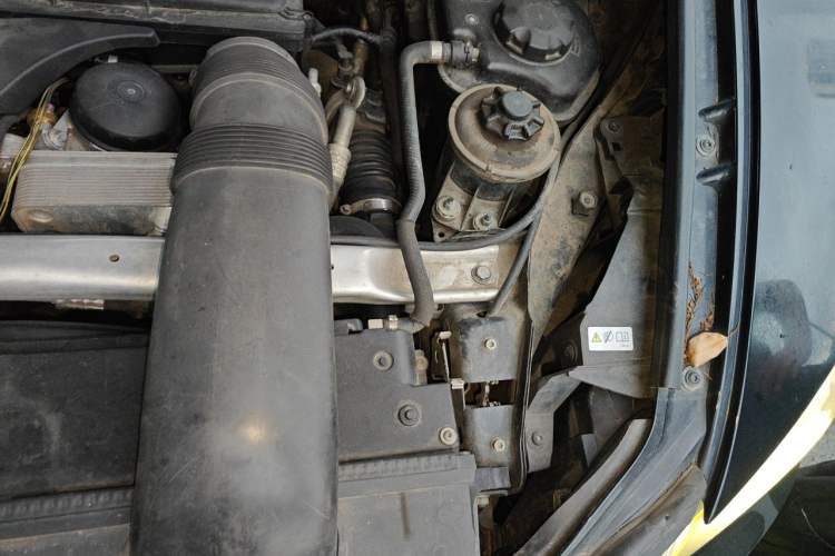 Used BMW X5 2013 xDrive35i U.S. specification Engine Bay Left
