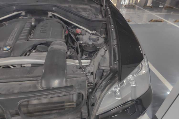 Used BMW X5 2013 xDrive35i Luxury Edition Engine Bay Left