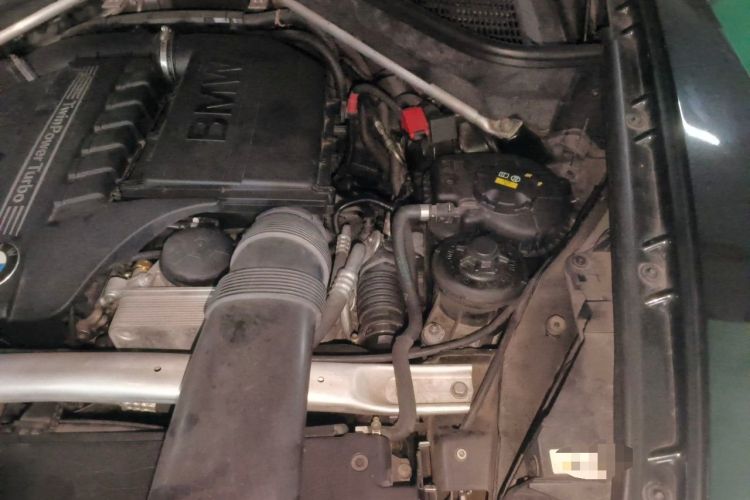 Used BMW X5 2013 xDrive35i U.S. specification Engine Bay Left