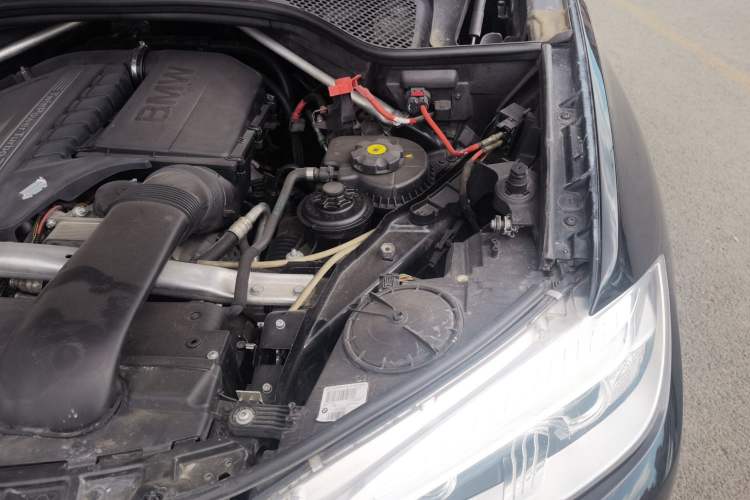 Used BMW X5 2013 xDrive35i Luxury Edition Engine Bay Left