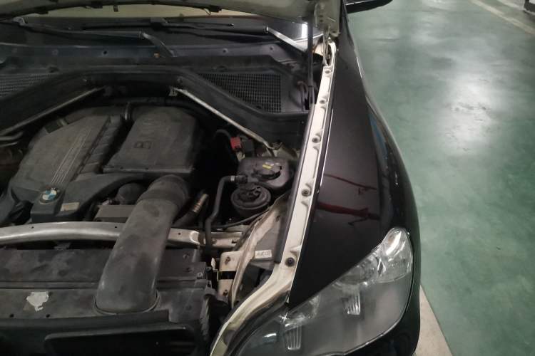 Used BMW X5 2013 xDrive35i Luxury Edition Engine Bay Left