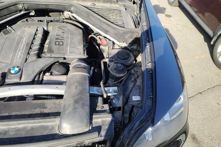 Used BMW X5 2013 xDrive40i Engine Bay Left