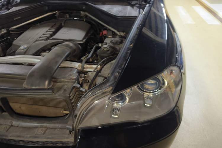 Used BMW X5 2013 xDrive35i U.S. specification Engine Bay Left
