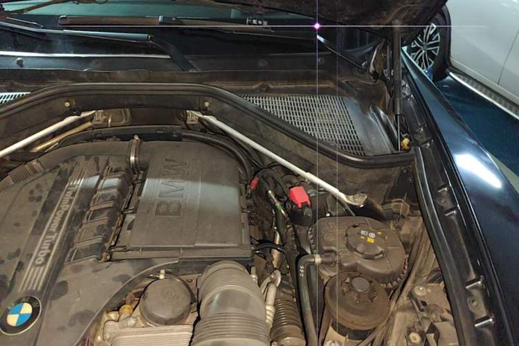 Used BMW X5 2013 xDrive35i Luxury Model Engine Bay Left