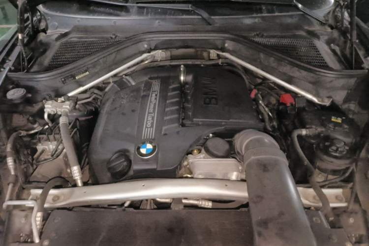 Used BMW X5 2013 xDrive35i U.S. specification Engine Bay