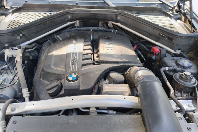 Used BMW X5 2013 xDrive35i Middle East version Engine Bay
