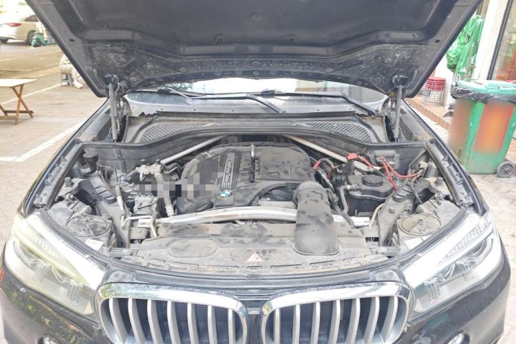 Used BMW X5  Engine Bay