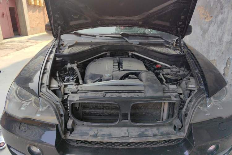 Used BMW X5 2013 xDrive35i Luxury Model Engine Bay