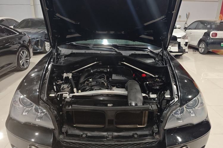 Used BMW X5 2013 xDrive35i U.S. specification Engine Bay