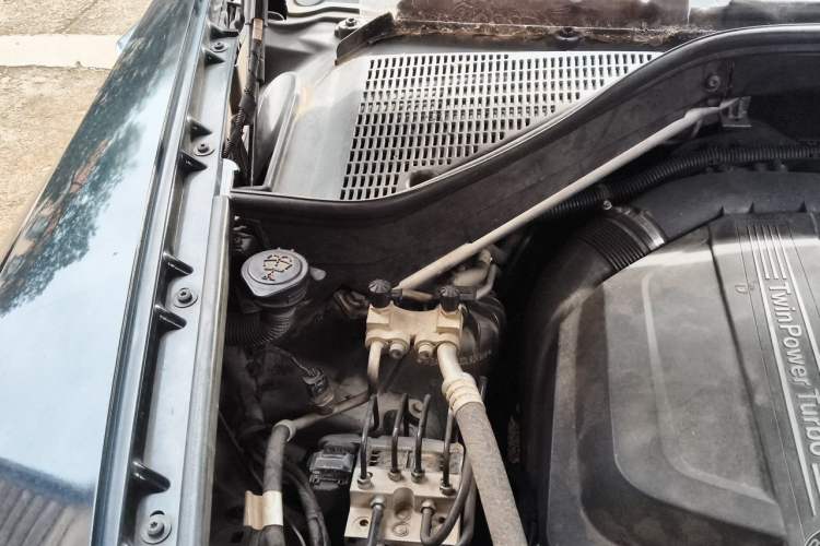 Used BMW X5 2013 xDrive35i Leading Model Engine Bay Right
