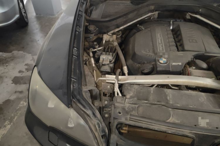 Used BMW X5 2013 xDrive35i Luxury Model Engine Bay Right