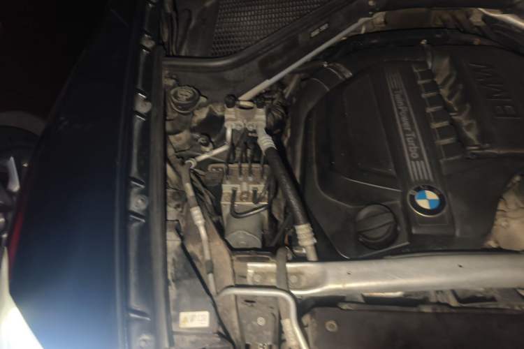 Used BMW X5 2013 xDrive35i Leading Model Engine Bay Right
