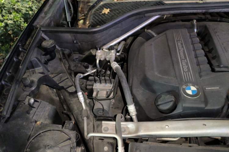 Used BMW X5  Engine Bay Right