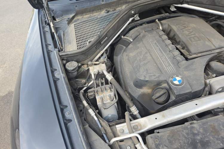 Used BMW X5 2013 xDrive35i Leading Model Engine Bay Right