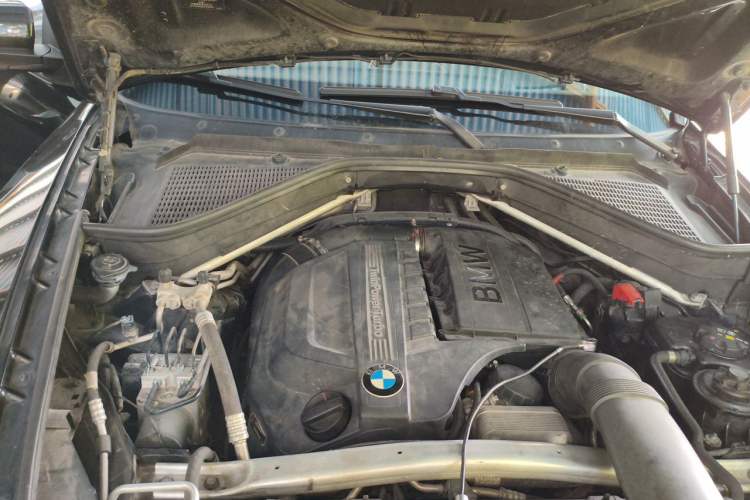 Used BMW X5 2013 xDrive35i Leading Model Engine Bay Right