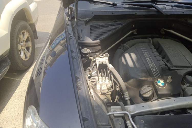 Used BMW X5 2013 xDrive35i Leading Model Engine Bay Right