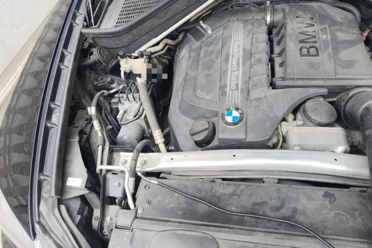 Used BMW X5 2013 xDrive35i Leading Model Engine Bay Right