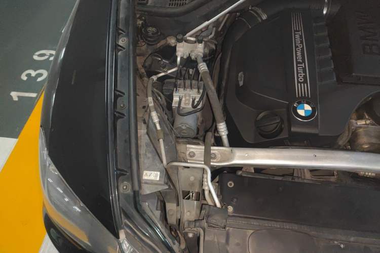 Used BMW X5 2013 xDrive35i Luxury Edition Engine Bay Right