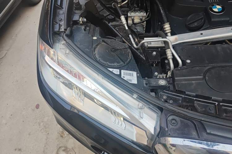 Used BMW X5 2013 xDrive35i U.S. specification Engine Bay Right