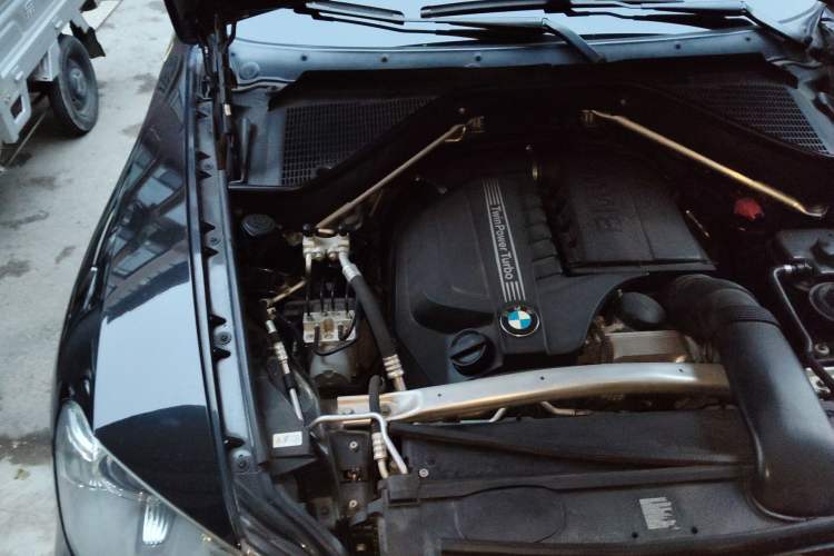 Used BMW X5 2013 xDrive35i Leading Model Engine Bay Right