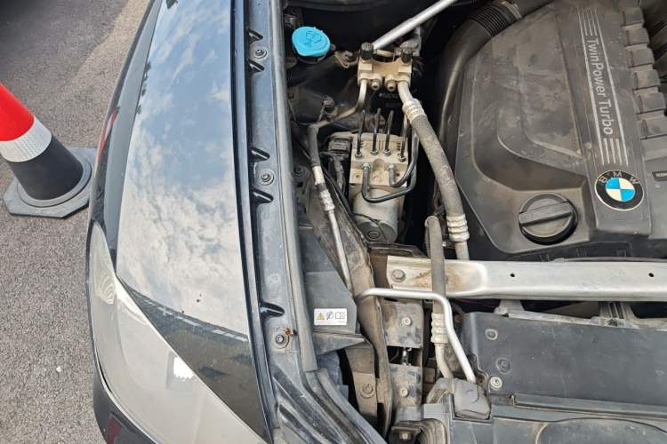 Used BMW X5 2013 xDrive35i Leading Model Engine Bay Right