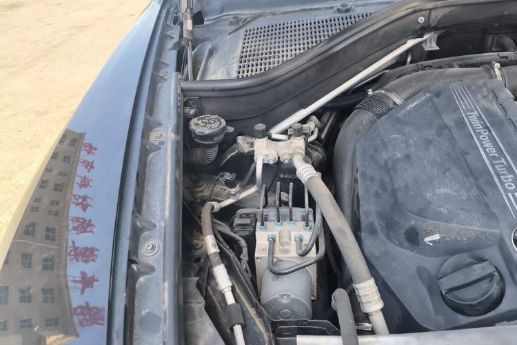 Used BMW X5 2013 xDrive35i Leading Model Engine Bay Right