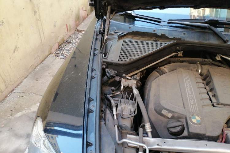 Used BMW X5 2013 xDrive35i Leading Model Engine Bay Right