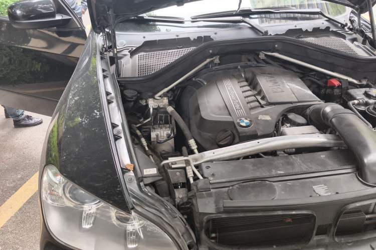 Used BMW X5 2013 xDrive35i Leading Model Engine Bay Right