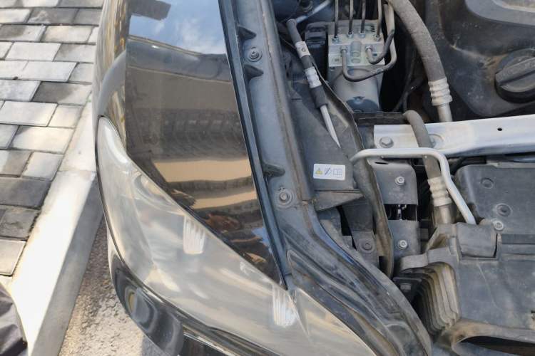 Used BMW X5 2013 xDrive35i Middle East version Engine Bay Right