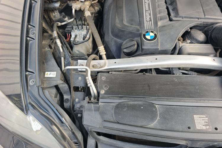 Used BMW X5 2013 xDrive35i U.S. specification Engine Bay Right