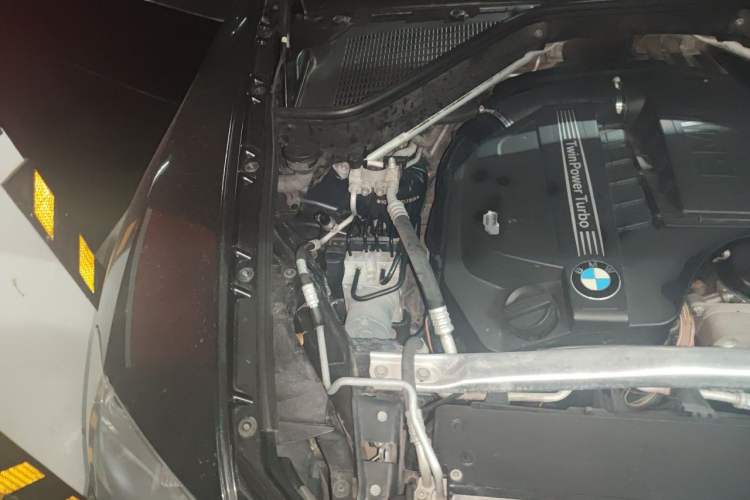Used BMW X5 2013 xDrive35i Leading Model Engine Bay Right