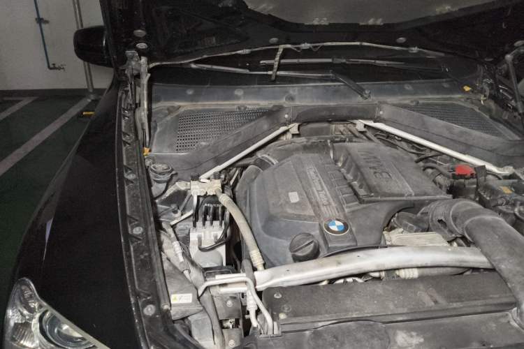 Used BMW X5 2013 xDrive35i Leading Model Engine Bay Right