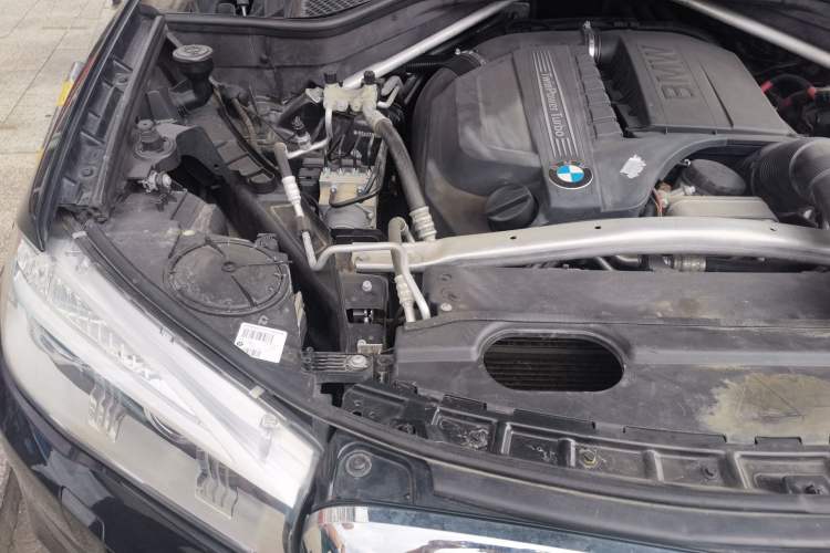 Used BMW X5 2013 xDrive35i Luxury Edition Engine Bay Right