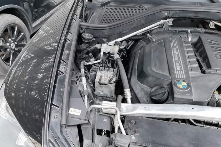 Used BMW X5 2013 xDrive35i Leading Model Engine Bay Right