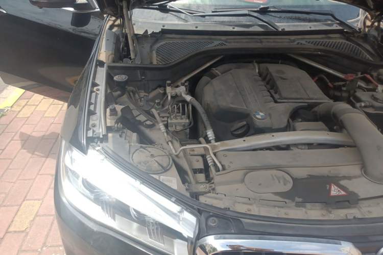 Used BMW X5 2013 xDrive35i Leading Model Engine Bay Right