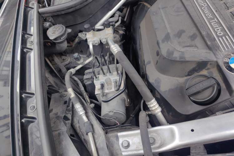 Used BMW X5 2013 xDrive35i Luxury Edition Engine Bay Right