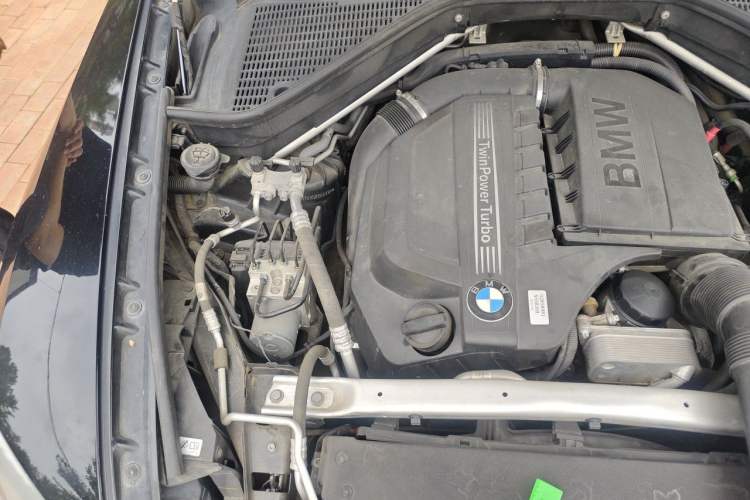 Used BMW X5 2013 xDrive35i Leading Model Engine Bay Right