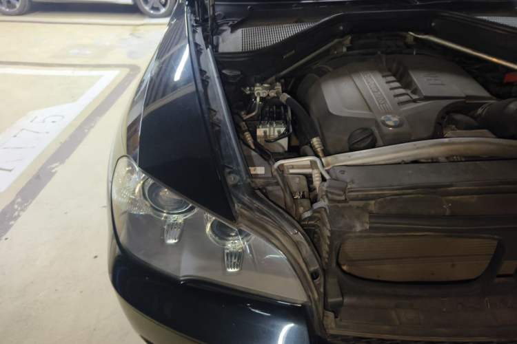 Used BMW X5 2013 xDrive35i U.S. specification Engine Bay Right