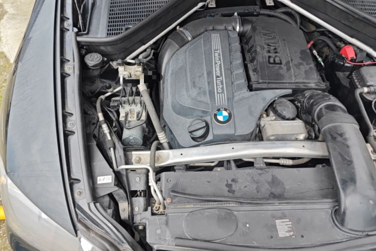 Used BMW X5 2013 xDrive35i Luxury Edition Engine Bay Right