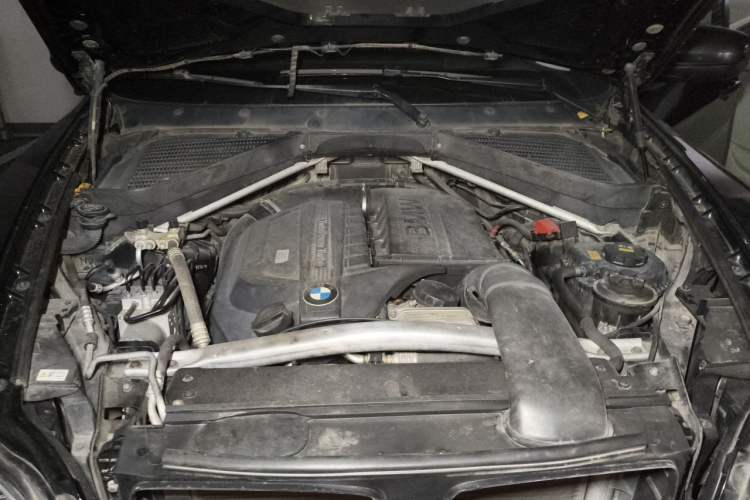Used BMW X5 2013 xDrive35i Leading Model Engine Bay