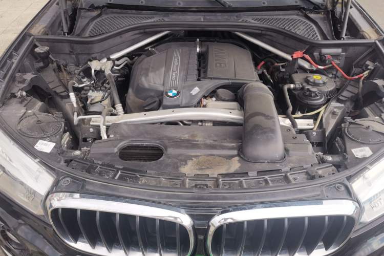 Used BMW X5 2013 xDrive35i Luxury Edition Engine Bay
