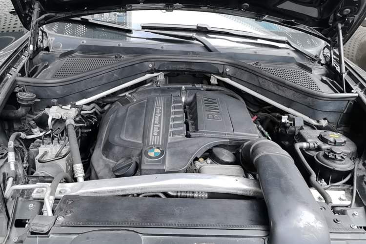 Used BMW X5 2013 xDrive35i Leading Model Engine Bay